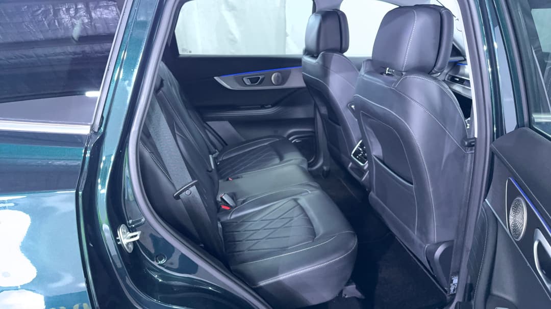 2024 Chery Tiggo 8 Pro Max Ultimate AWD, Automatic, 15846 km, Right Side Rear Door Cabin View
