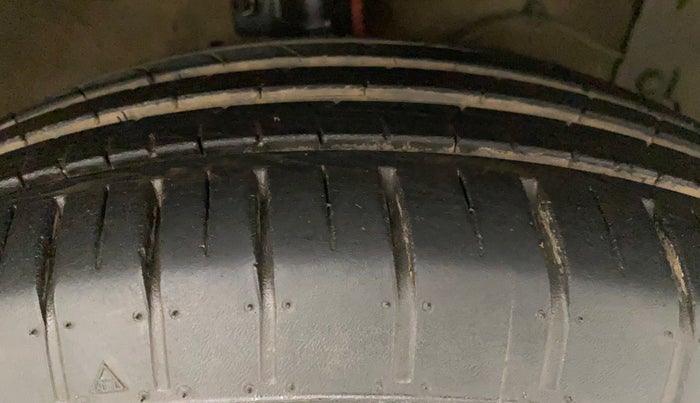 2015 Maruti Ciaz ZXI, Petrol, Manual, 83,871 km, Right Front Tyre Tread