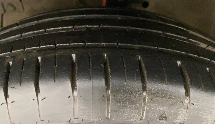 2015 Maruti Ciaz ZXI, Petrol, Manual, 83,871 km, Left Front Tyre Tread
