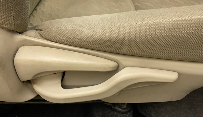 2019 Toyota Etios Liva VX DUAL TONE, Petrol, Manual, 27,088 km, Driver Side Adjustment Panel