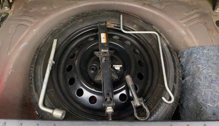 2019 Toyota Etios Liva VX DUAL TONE, Petrol, Manual, 27,088 km, Spare Tyre