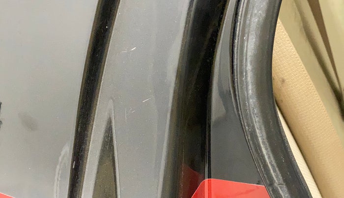 2019 Toyota Etios Liva VX DUAL TONE, Petrol, Manual, 27,088 km, Right C pillar - Minor scratches