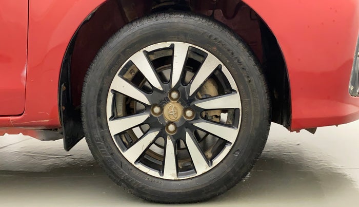 2019 Toyota Etios Liva VX DUAL TONE, Petrol, Manual, 27,088 km, Right Front Wheel