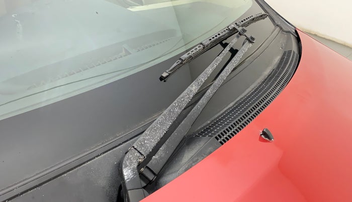 2019 Toyota Etios Liva VX DUAL TONE, Petrol, Manual, 27,088 km, Front windshield - Rubber blade broken or missing