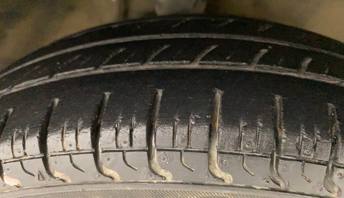 2015 Maruti Alto 800 VXI, Petrol, Manual, 50,406 km, Right Front Tyre Tread