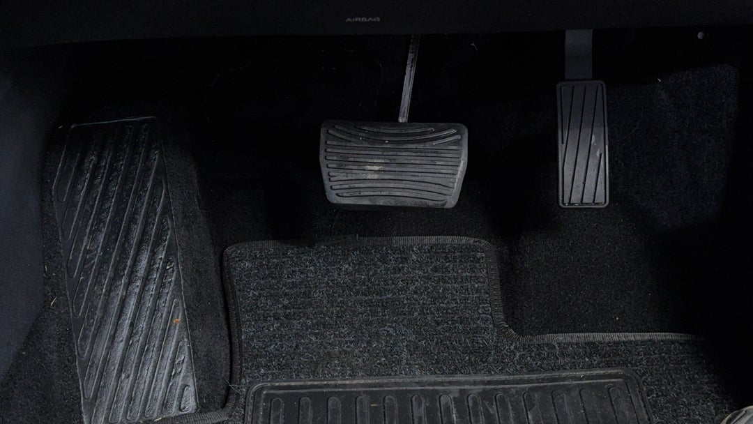 2024 Mahindra Xuv700 Ax7l, Automatic, 14683 km, Pedals and Footmat