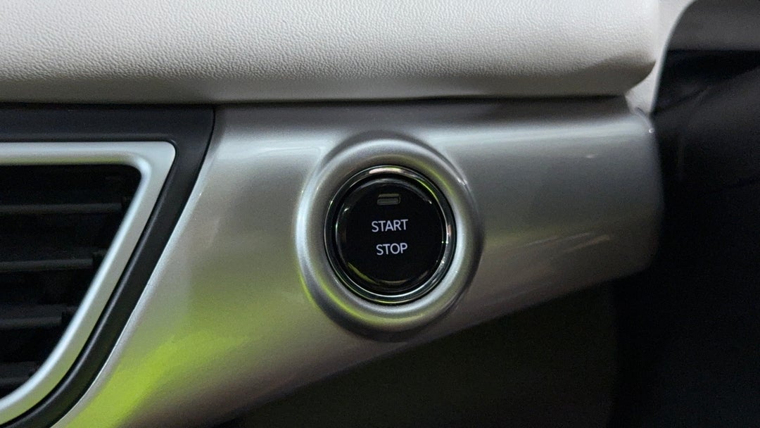 2024 Mahindra Xuv700 Ax7l, Automatic, 14683 km, Keyless / Button Start