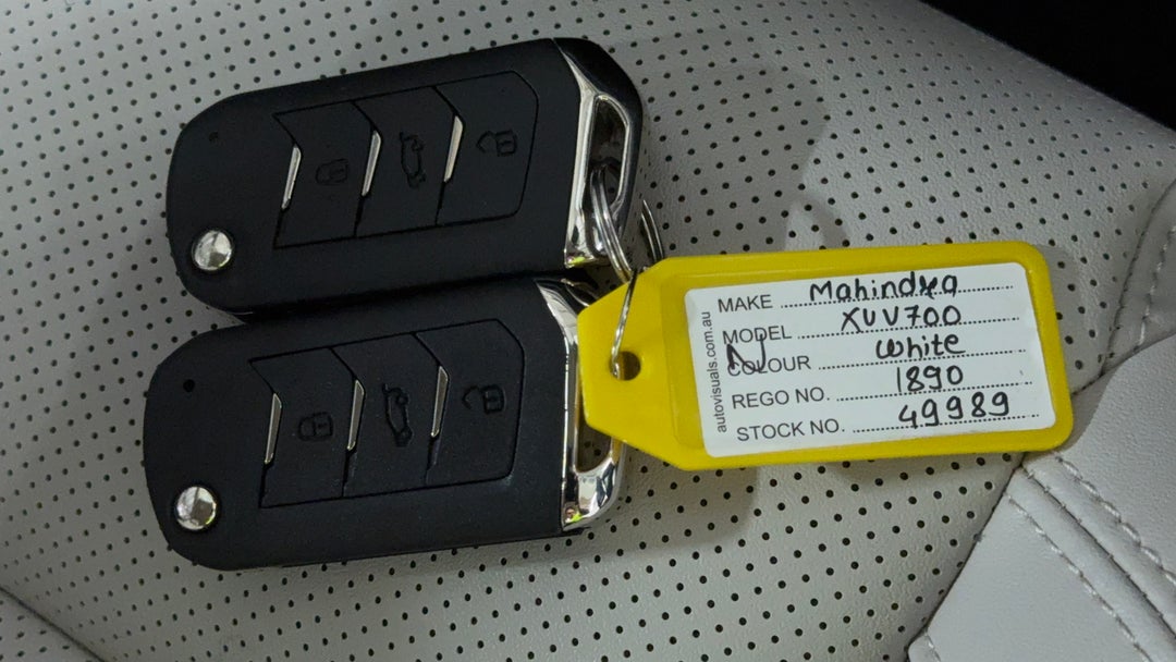 2024 Mahindra Xuv700 Ax7l, Automatic, 14683 km, Key Close-up