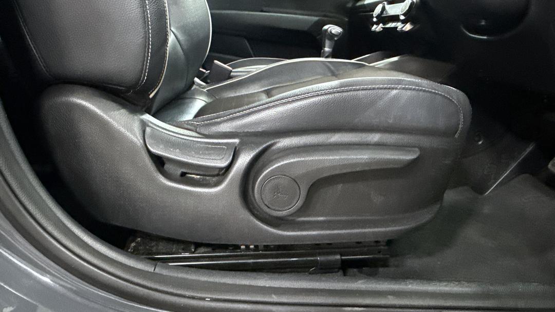 2021 Kia Rio Gt-line, Automatic, 86015 km, Drivers Side Adjustment Panel