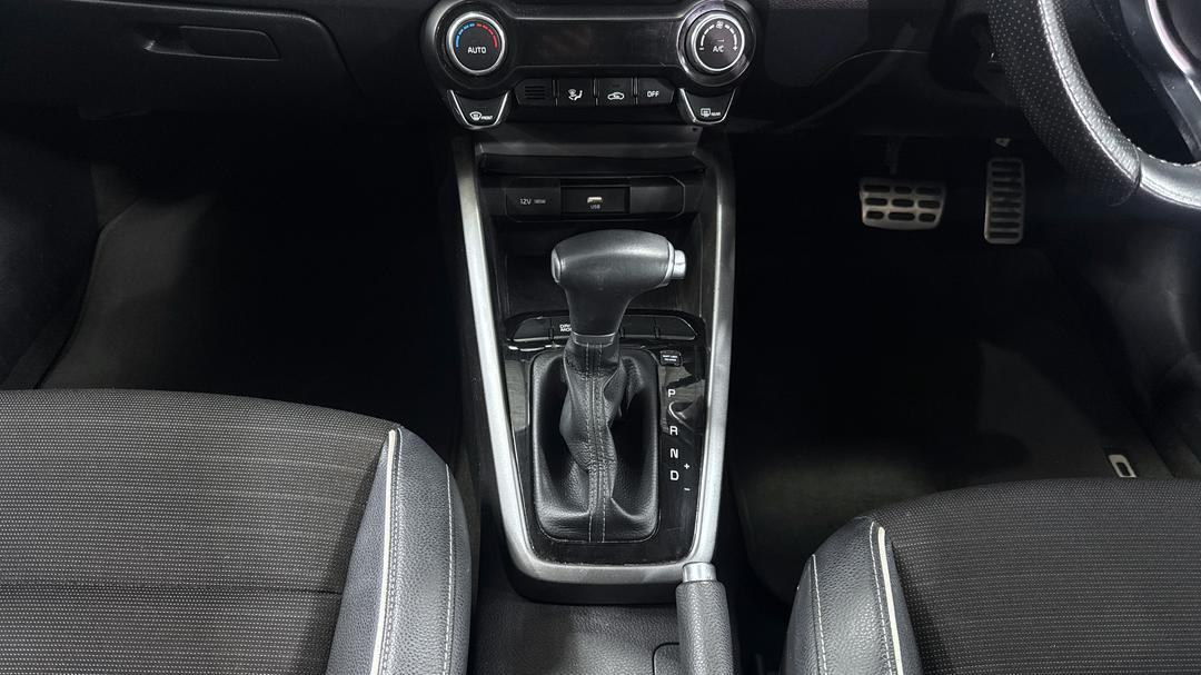 2021 Kia Rio Gt-line, Automatic, 86015 km, Gear Lever 