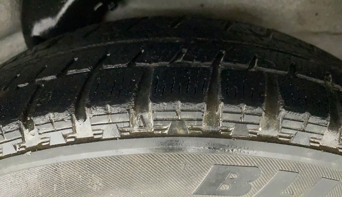2015 Hyundai i10 MAGNA 1.1 IRDE2, CNG, Manual, 54,872 km, Left Rear Tyre Tread