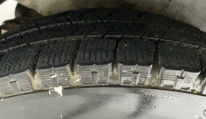 2015 Hyundai i10 MAGNA 1.1 IRDE2, CNG, Manual, 54,872 km, Right Rear Tyre Tread