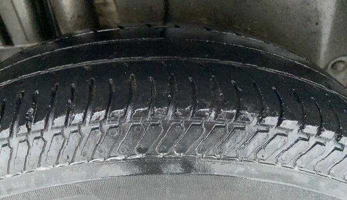 2017 Maruti Swift VXI, Petrol, Manual, 83,231 km, Left Rear Tyre Tread