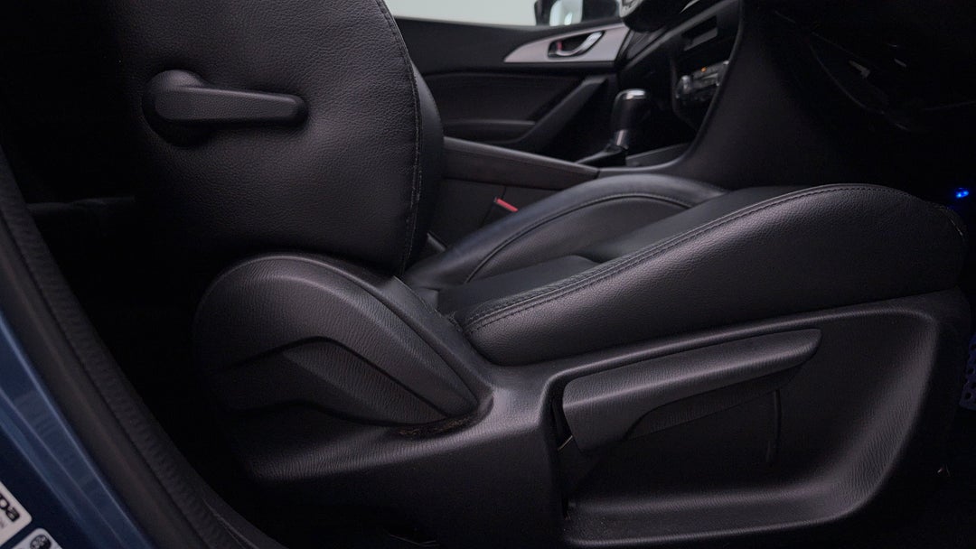 2018 Mazda 3 Touring, Automatic, 40418 km, Drivers Side Adjustment Panel