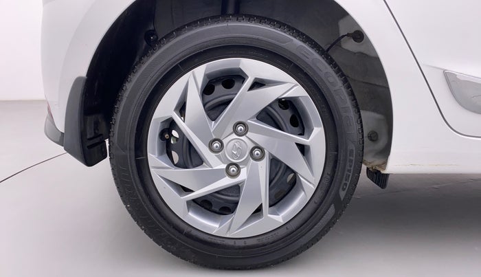 2021 Hyundai NEW I20 MAGNA 1.2 MT, Petrol, Manual, 2,487 km, Right Rear Wheel