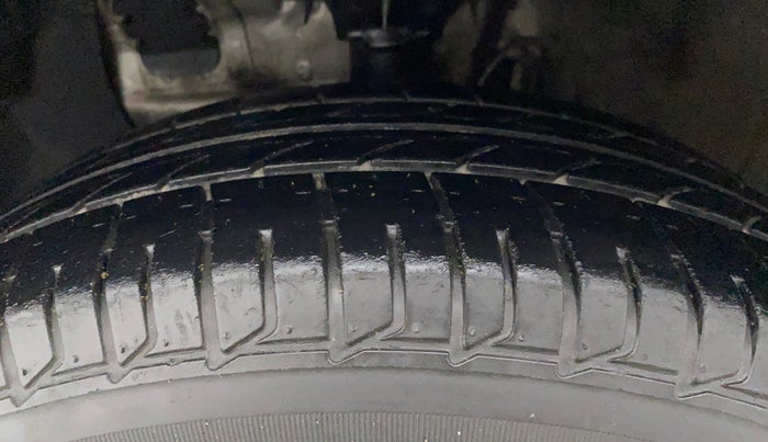 2019 Hyundai Elite i20 SPORTZ PLUS 1.2, Petrol, Manual, 64,572 km, Left Front Tyre Tread