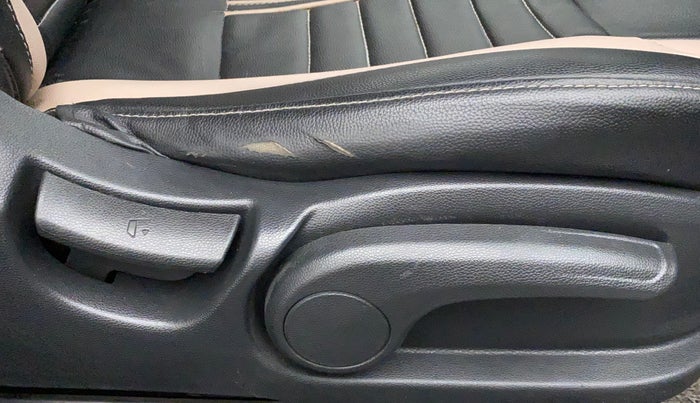 2019 Hyundai Elite i20 SPORTZ PLUS 1.2, Petrol, Manual, 64,572 km, Driver Side Adjustment Panel