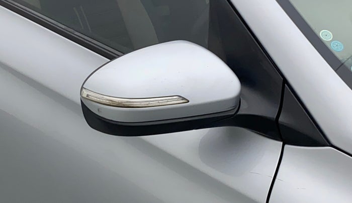 2019 Hyundai Elite i20 SPORTZ PLUS 1.2, Petrol, Manual, 64,572 km, Right rear-view mirror - Indicator light has minor damage