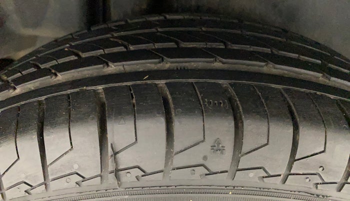 2017 Maruti Ciaz DELTA 1.4 AT PETROL, Petrol, Automatic, 64,577 km, Right Rear Tyre Tread