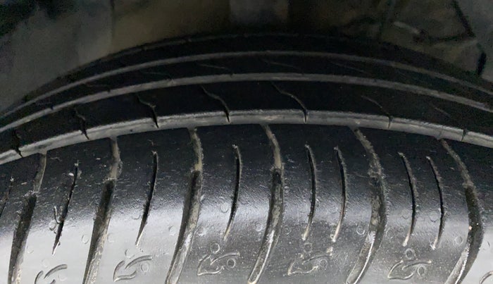 2015 Maruti S Cross ALPHA 1.3, Diesel, Manual, Right Front Tyre Tread