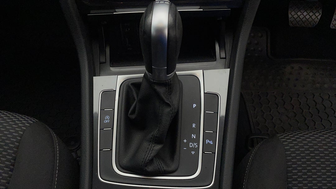 2018 Volkswagen Golf 110 Tsi Trendline, Automatic, 81882 km, Gear Lever 