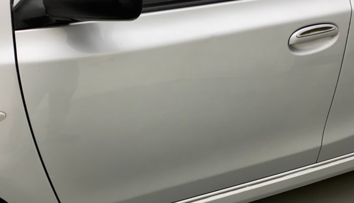 2011 Toyota Etios Liva VX, Petrol, Manual, 92,772 km, Front passenger door - Minor scratches