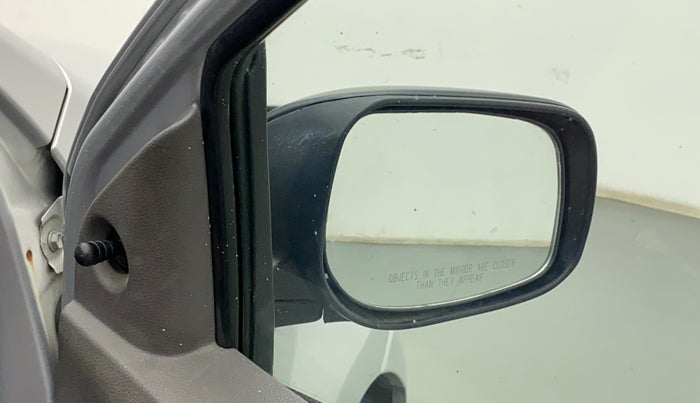 2011 Toyota Etios Liva VX, Petrol, Manual, 92,772 km, Right rear-view mirror - ORVM knob broken and not working