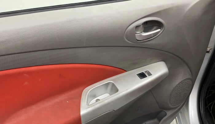 2011 Toyota Etios Liva VX, Petrol, Manual, 92,772 km, Left front window switch / handle - Switch/handle not functional