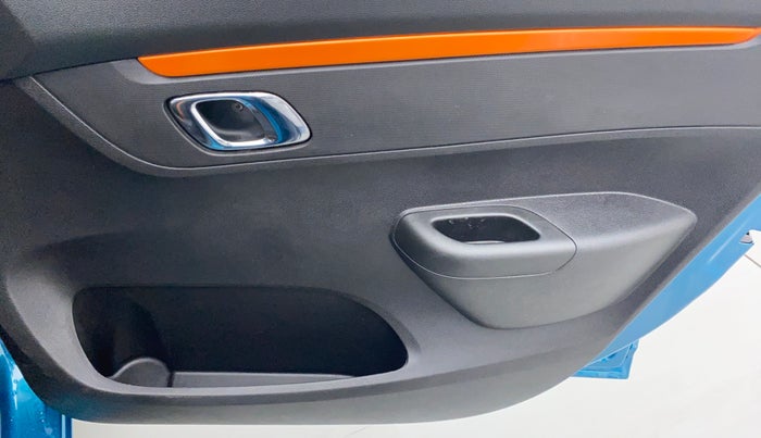 2021 Renault Kwid 1.0 CLIMBER OPT, Petrol, Manual, 9,107 km, Driver Side Door Panels Control