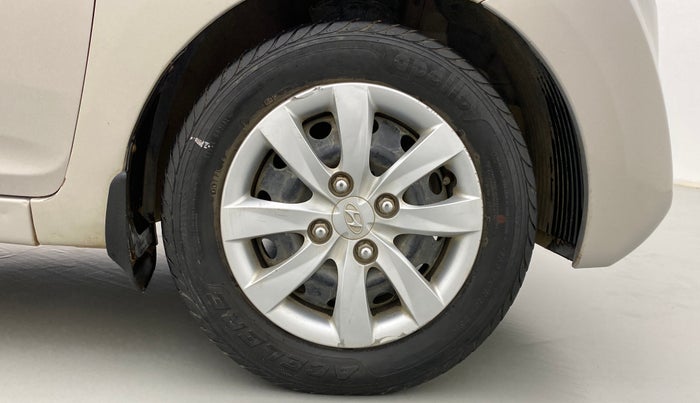 2013 Hyundai Eon SPORTZ, Petrol, Manual, 28,651 km, Right Front Wheel
