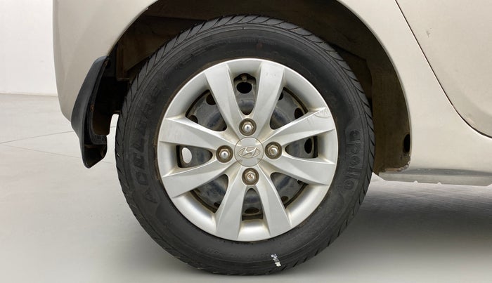 2013 Hyundai Eon SPORTZ, Petrol, Manual, 28,651 km, Right Rear Wheel