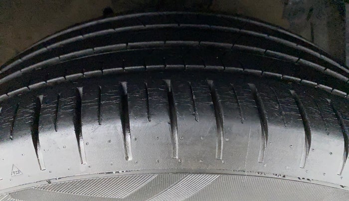 2017 Maruti Ciaz ALPHA 1.4 VVT, Petrol, Manual, 21,004 km, Right Front Tyre Tread