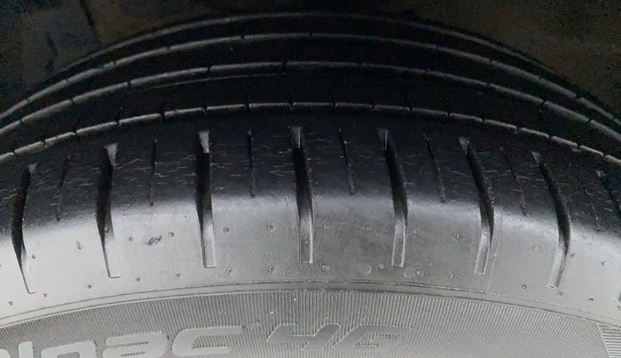 2017 Maruti Ciaz ALPHA 1.4 VVT, Petrol, Manual, 21,004 km, Left Front Tyre Tread