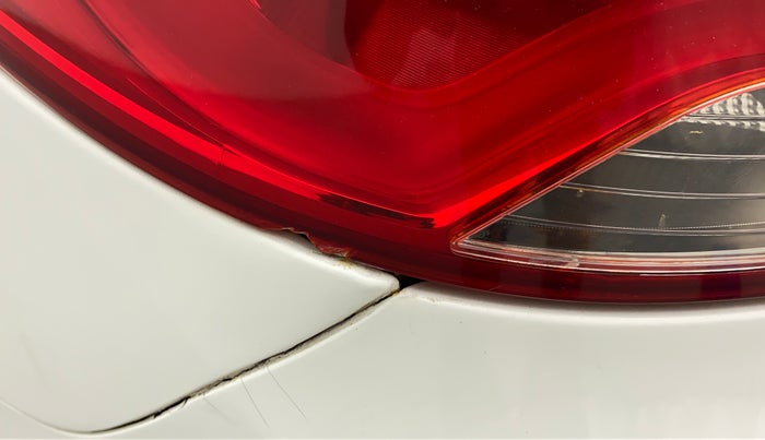 2016 Hyundai Verna FLUIDIC 1.6 VTVT S AT, Petrol, Automatic, 36,513 km, Left tail light - Minor damage