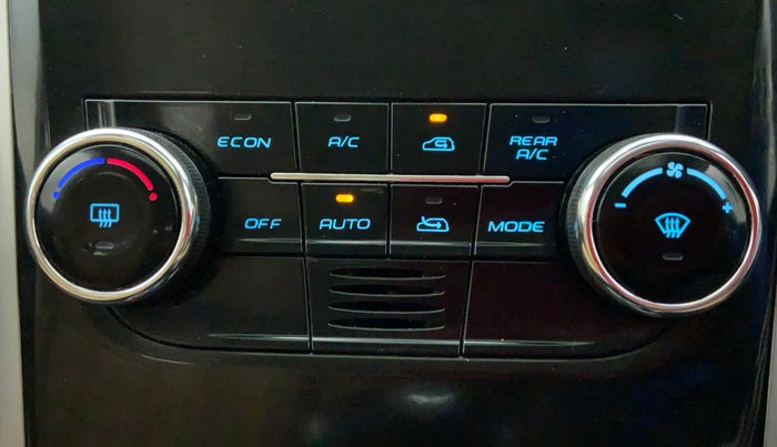 2018 Mahindra XUV500 W11 AT, Diesel, Automatic, 29,359 km, Automatic Climate Control