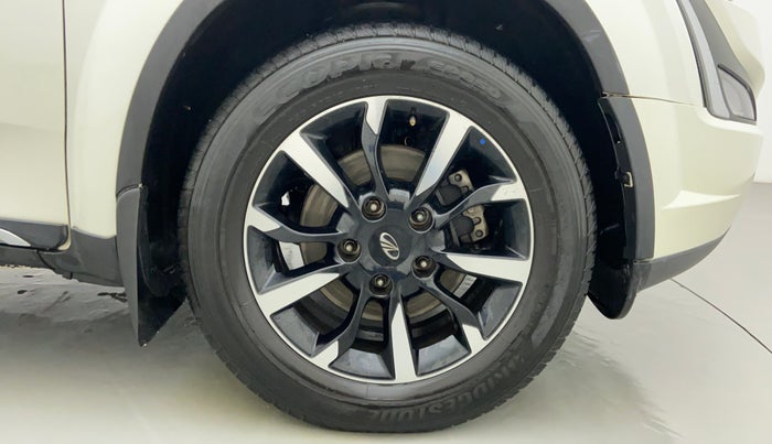 2018 Mahindra XUV500 W11 AT, Diesel, Automatic, 29,359 km, Right Front Wheel