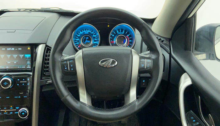 2018 Mahindra XUV500 W11 AT, Diesel, Automatic, 29,359 km, Steering Wheel Close Up