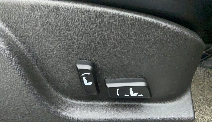 2018 Mahindra XUV500 W11 AT, Diesel, Automatic, 29,359 km, Driver Side Adjustment Panel