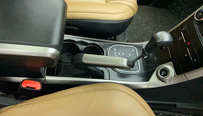 2018 Mahindra XUV500 W11 AT, Diesel, Automatic, 29,359 km, Gear Lever