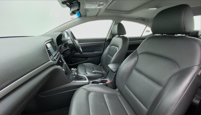 2017 Hyundai New Elantra 2.0 SX (O) AT, Petrol, Automatic, 87,638 km, Right Side Front Door Cabin