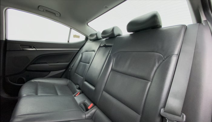 2017 Hyundai New Elantra 2.0 SX (O) AT, Petrol, Automatic, 87,638 km, Right Side Rear Door Cabin