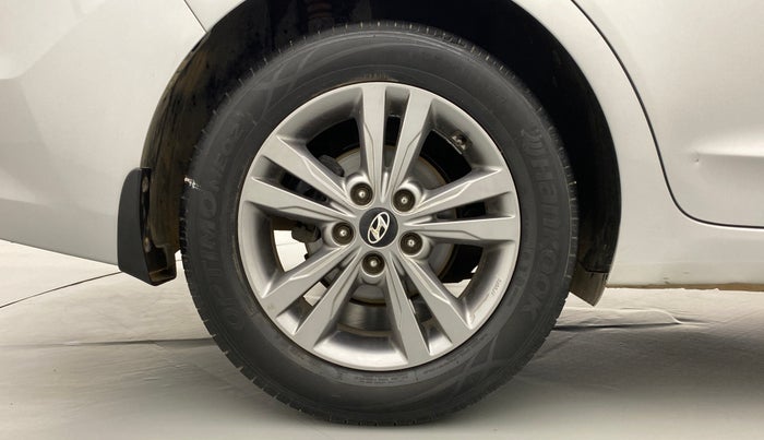2017 Hyundai New Elantra 2.0 SX (O) AT, Petrol, Automatic, 87,638 km, Right Rear Wheel