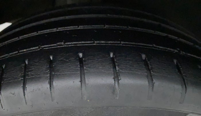 2017 Maruti Baleno ZETA PETROL 1.2, Petrol, Manual, 63,074 km, Right Front Tyre Tread