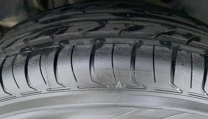 2018 Maruti Swift VDI AMT, Diesel, Automatic, 65,617 km, Right Rear Tyre Tread