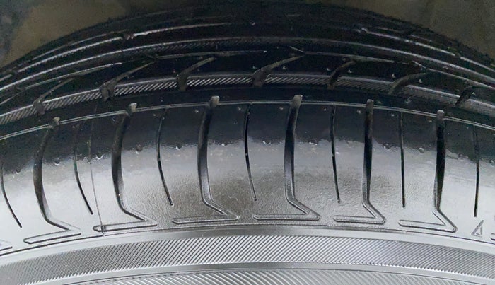 2018 Maruti Swift VDI AMT, Diesel, Automatic, 65,617 km, Left Front Tyre Tread