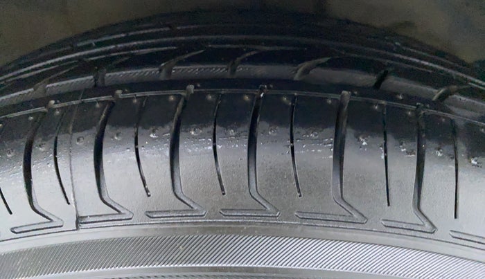2018 Maruti Swift VDI AMT, Diesel, Automatic, 65,617 km, Right Front Tyre Tread