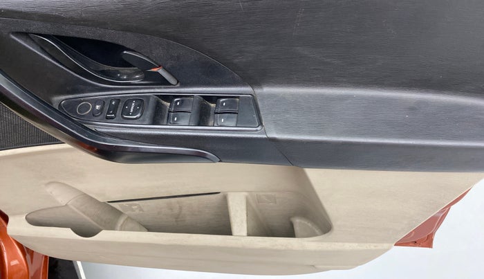 2017 Mahindra XUV500 W4, Diesel, Manual, 43,405 km, Driver Side Door Panels Control