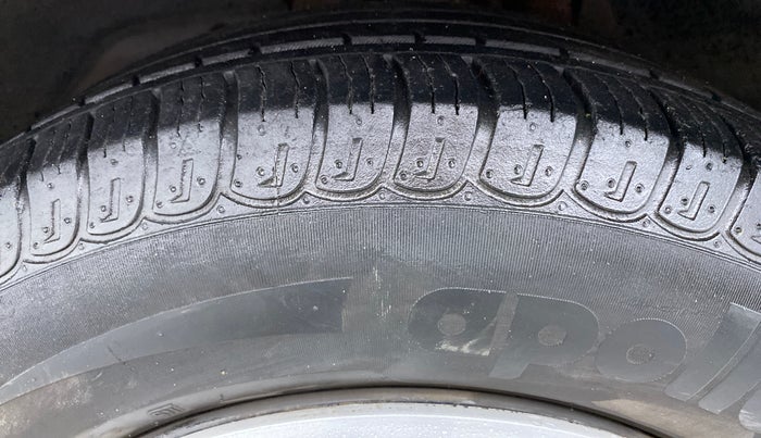 2017 Mahindra XUV500 W4, Diesel, Manual, 43,405 km, Left Front Tyre Tread