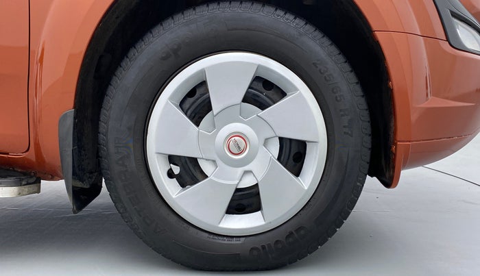 2017 Mahindra XUV500 W4, Diesel, Manual, 43,405 km, Right Front Wheel