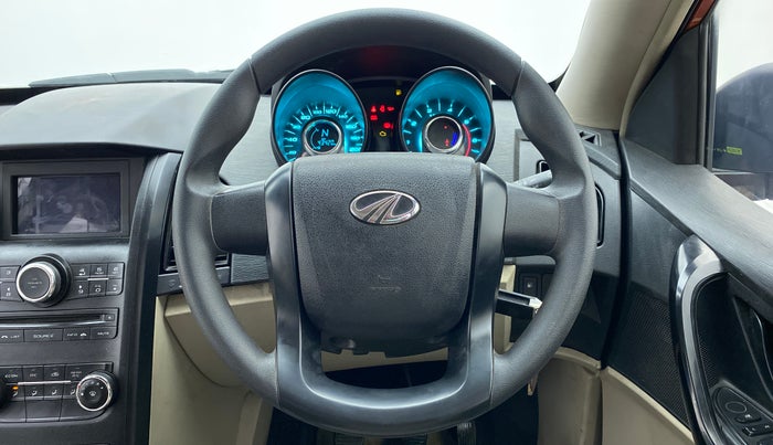 2017 Mahindra XUV500 W4, Diesel, Manual, 43,405 km, Steering Wheel